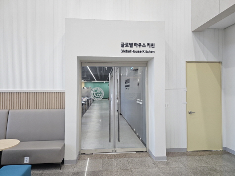 1층 식당 입구 내부사진